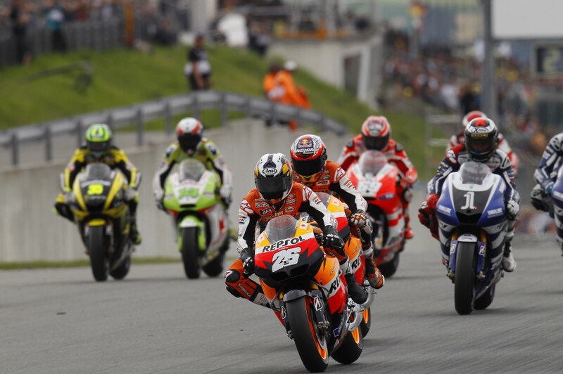 File:Dani Pedrosa leads the pack 2011 Sachsenring.jpg