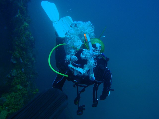 Diving with a recreational open-circuit scuba set