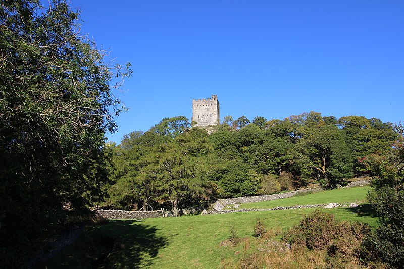 File:Dolwyddelan castle keep.jpg