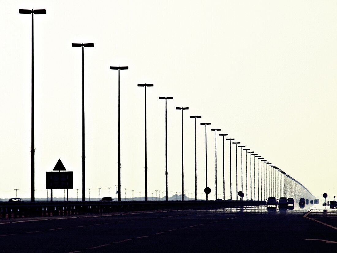 File:Dubai-Abu Dhabi Freeway.jpg