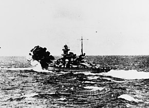 Scharnhorst firing on HMS Glorious, 8 June 1940 El buque aleman Scharnhorst durante la batalla contra el Glorious.jpg