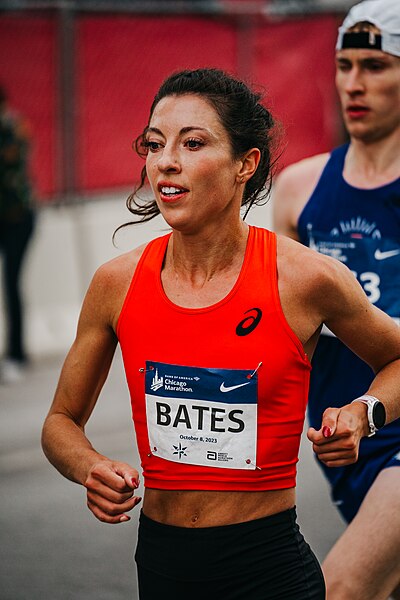 File:Emma Bates 2023 Chicago Marathon.jpg