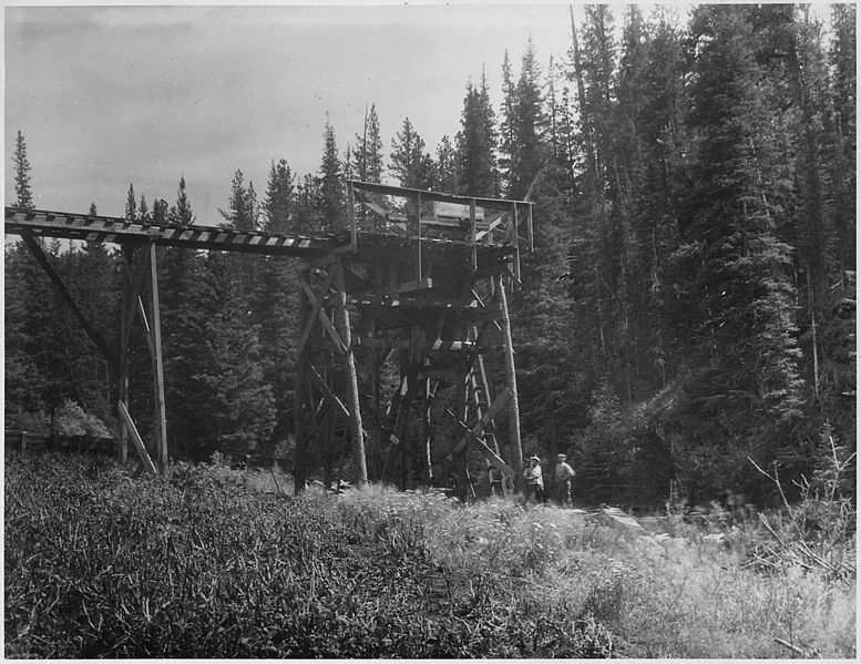 File:End of trestle erected on the Bramblett Lode for placer operations - NARA - 286089.jpg