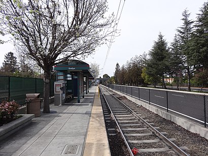 Evelyn VTA Station Platform Looking Northwest 1.jpg