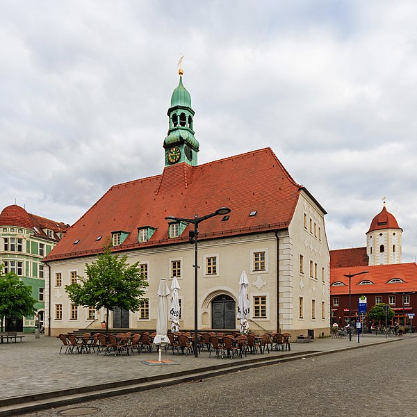 File:Finsterwalde May2015 img2 Rathaus.jpg