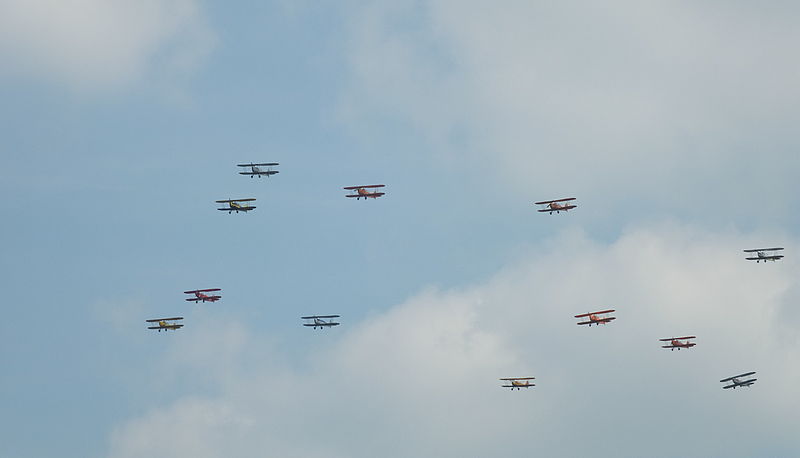 File:Formation flight Stampe SV4 03.JPG