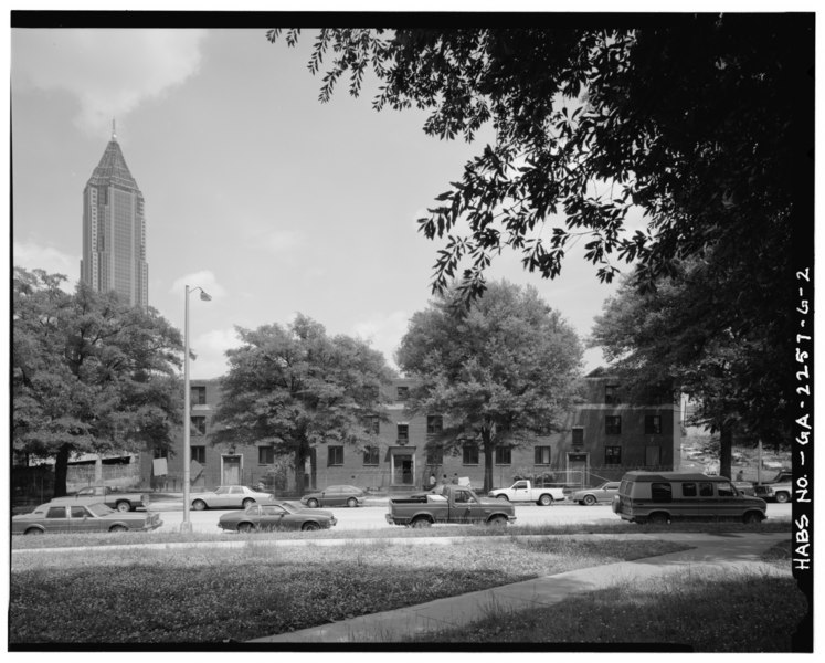 File:From west facing east across Techwood Drive. - Techwood Homes, Building No. 4, 489-499 Techwood Drive and 115-119 Pine Street, Atlanta, Fulton County, GA HABS GA,61-ATLA,60G-2.tif