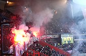 Llacer passe sa jeunesse dans le Kop de Boulogne du Parc des Princes.