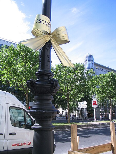 File:Furrier Lösche in Berlin, Kurfürstendamm, 2011 (I-5).jpg