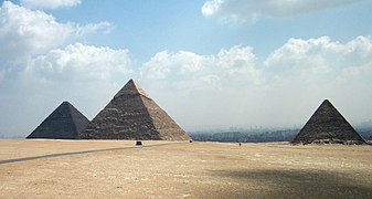 Giza Pyramids (2428332694).jpg