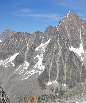 Vue depuis l'aiguille des Grands Montets à l'ouest de l'aiguille du Chardonnet avec à ses pieds le glacier Adams Reilly sur sa face ouest ; à gauche le glacier du Passon, à droite celui du Trident.