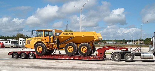 Globe Trailers Lowboy with Volvo A300