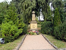 Grab Friedrich Fröbels auf dem Schweinaer Bergfriedhof.JPG