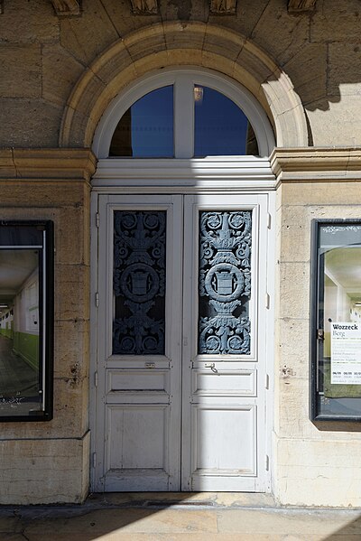 File:Grand Théâtre de Dijon porte entrée.jpg