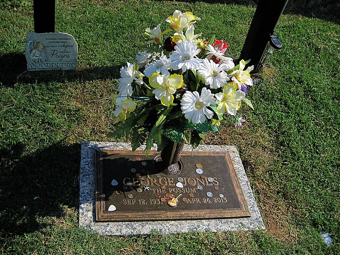 Jones’ grave in Nashville