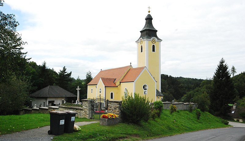 File:GuentherZ 2012-09-16 0108 Messern Kirche.jpg