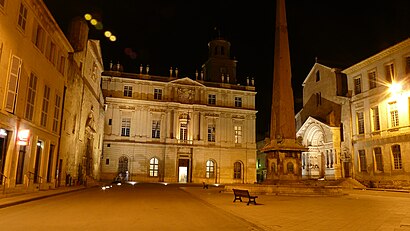 Comment aller à Hôtel de Ville d'Arles en transport en commun - A propos de cet endroit