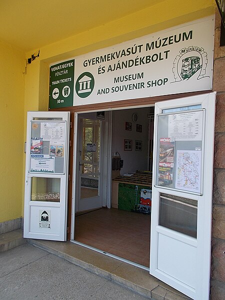 File:Hűvösvölgy Station, museum and souvenir shop, 2017 Budapest.jpg