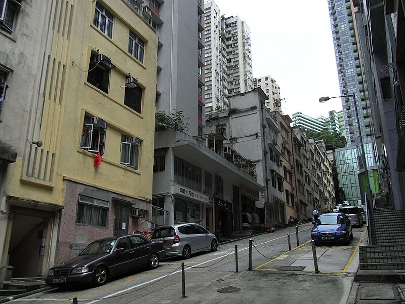 File:HK 北角 North Point 明園西街 Ming Yuen Western Street walk up building 03 facade May-2012.JPG