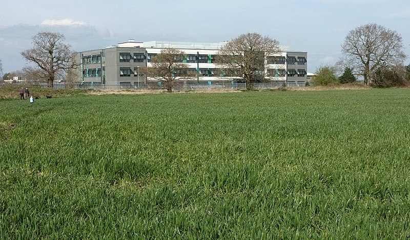 File:Harrogate High School (geograph 6215102).jpg