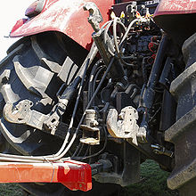 Rear three-point hitch of a Case IH tractor with implement attached by the drawbar Heckhubwerk mit Fanghaken Cat3, Case IH Puma 225 CVX.jpg