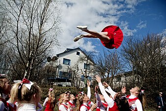 Kick-Full with one twist or Kick-Double with two twists. (Norway)