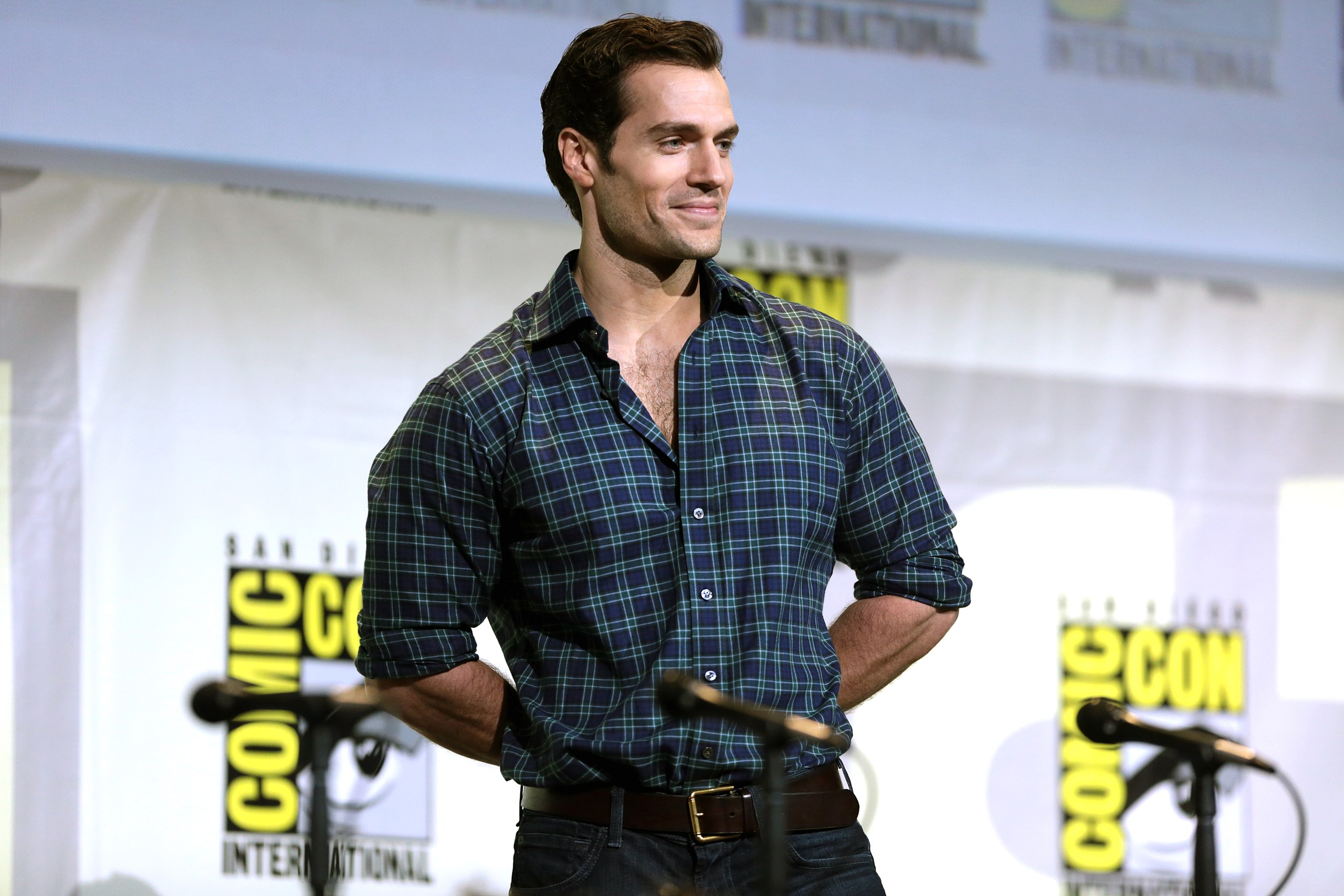 Ficheiro:Henry Cavill by Gage Skidmore.jpg – Wikipédia, a