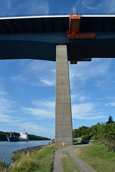 File:Hohenhörn, Autobahnbrücke über den Nord-Ostsee-Kanal NIK 2619.JPG