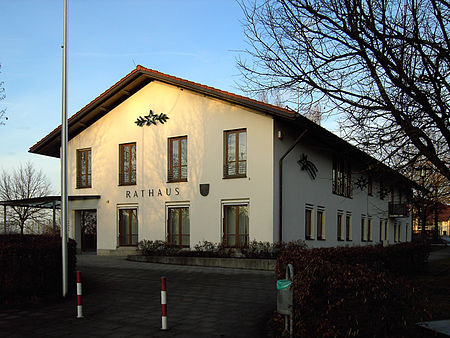 Hohenlindener Rathaus.jpg