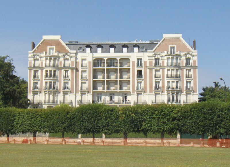 File:Hotel-grand-condé Chantilly.jpg