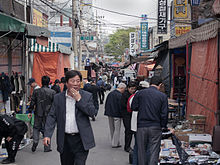 Hwanghak-dongFlea market.jpg