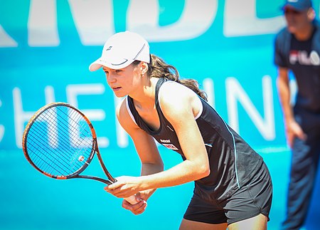 Ilona Kremen preparing to return 2014 Nürnberger Versicherungscup 20-05-2014.jpg