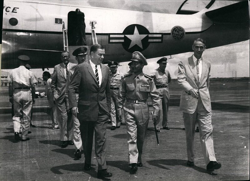 File:James H. Douglas Jr. visited Saigon, South Vietnam.jpg