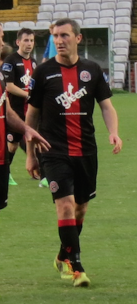 File:Jason Byrne pictured vs Drogheda United at Dalymount Park, Aug 2014.png