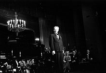 Hörbiger performing at the Kabarett der Komiker in Berlin, 1938