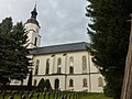 Kirche in Technitz mit Gräbern im Zweiten Weltkrieg Gefallener