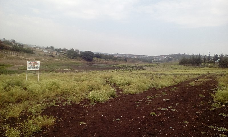 File:Kiserian dam (when dry).jpg