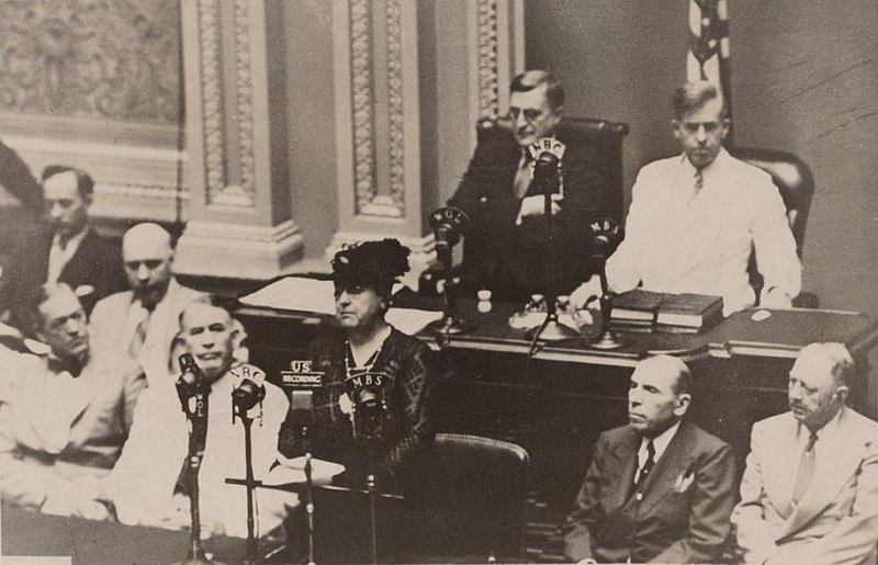 File:Koningin Wilhelmina spreekt het Amerikaans congres toe (cropped).jpg