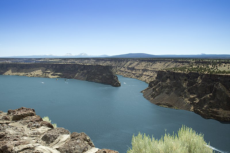 File:Lake Billy Chinook, Oregon (35860948095).jpg