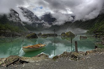 2011 – Krajina v norském národním parku Folgefonna; pohled přes jezero Bondhus na ledovec Bondhus, část ledovce Folgefonna