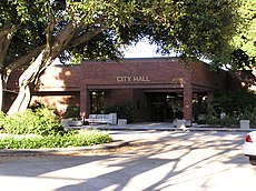 Lakewood ca city hall.jpg