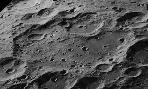 Oblique Lunar Orbiter 5 image, facing west Landau crater 5015 h3.jpg