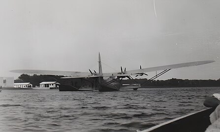 Hydravion sur le lac de Biscarrosse en 1934.