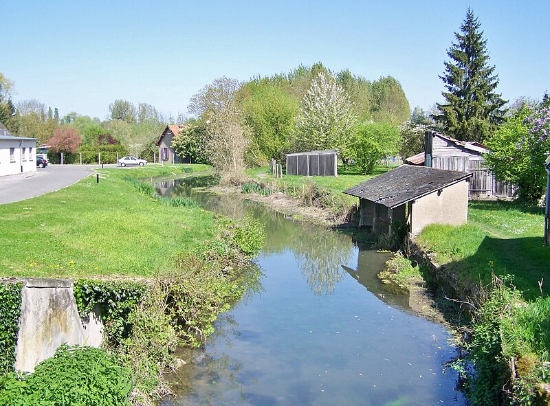 File:Le Moulon, Bourges (2011).JPG