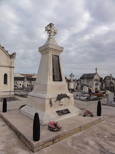 File:Les Gonds (Charente-Maritime) monument aux morts au cimetière.JPG