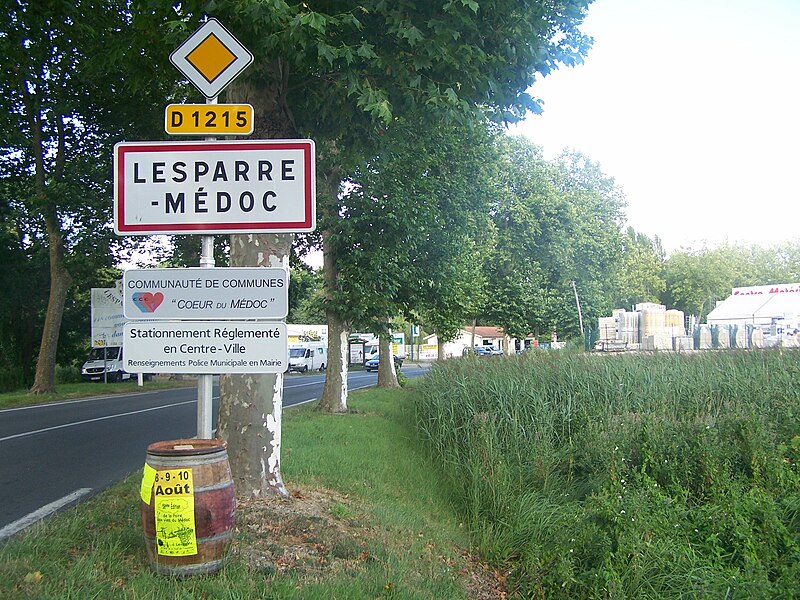 File:Lesparre-Médoc 1 (plus élargi).JPG