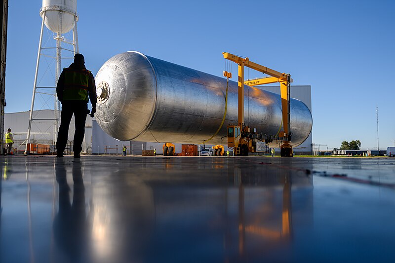 File:Liquid Hydrogen Tank for Artemis III Moves on to Next Phase of Production (MAF 20221218 CS3 LH2 moveto110 11).jpeg