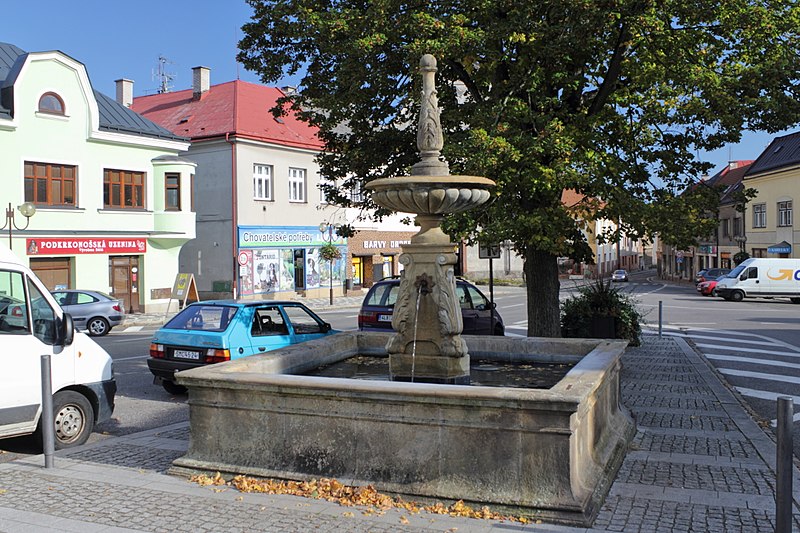 File:Lomnice nad Popelkou 2017-10 14.jpg