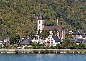 Lorch (Rheingau), Pfarrkirche Sankt Martin und Hilchenhaus.jpg