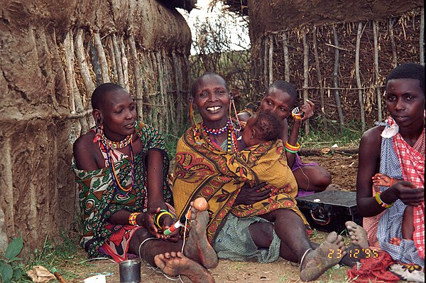 Африке проживает человек. Масаи народ Африки. Женщины племени Масаи. Африка пигмеи Масаи.